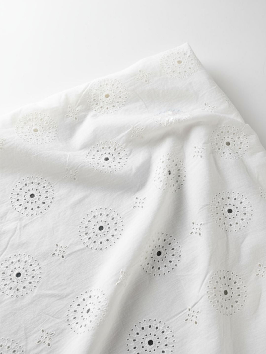 Minimal Floral Circle Hakoba Cotton Fabric