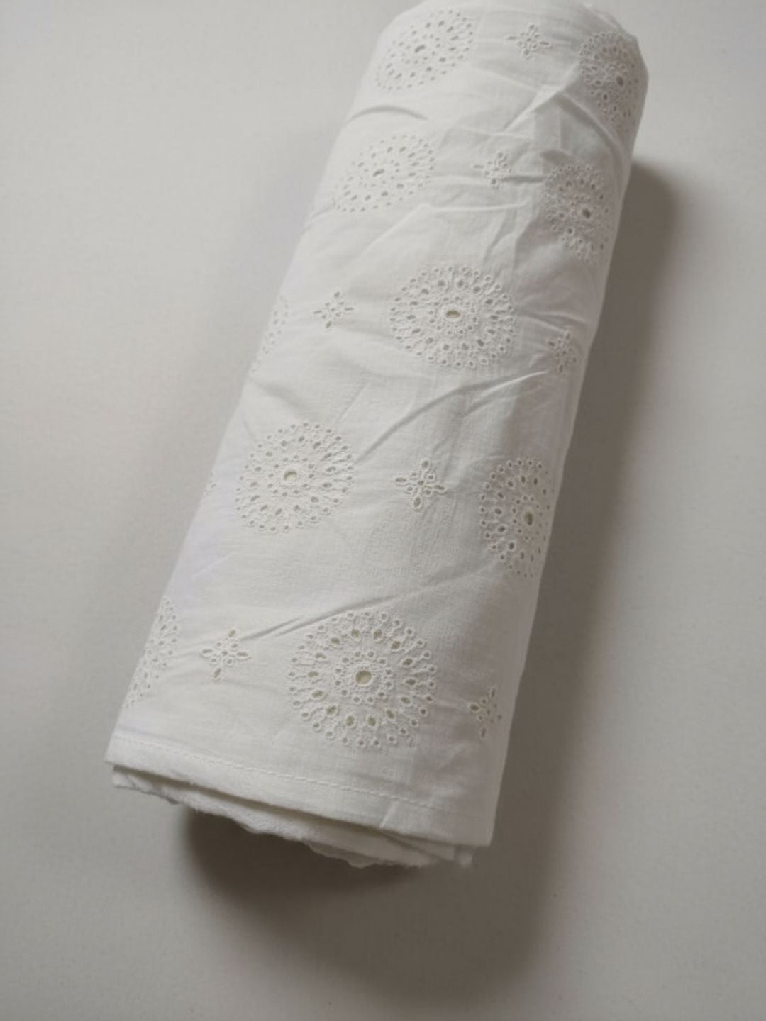 Minimal Floral Circle Hakoba Cotton Fabric