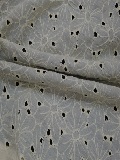Kora flower pattern dyeable Schiffli Embrooidered Fabric