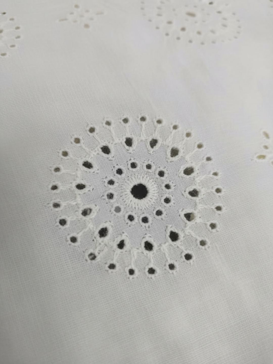 Minimal Floral Circle Hakoba Cotton Fabric