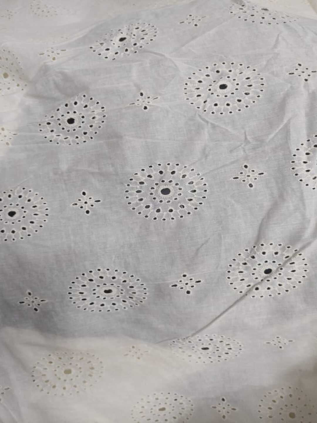 Minimal Floral Circle Hakoba Cotton Fabric